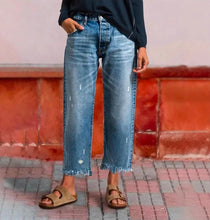 Load image into Gallery viewer, Women's loose fit straight leg distressed crop jeans π
