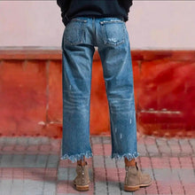 Load image into Gallery viewer, Women's loose fit straight leg distressed crop jeans 👖
